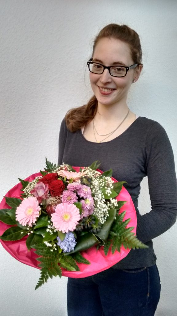 Almut Pohlabeln besteht ihre Ausbildung zur Kauffrau für Büromanagement mit Auszeichnung